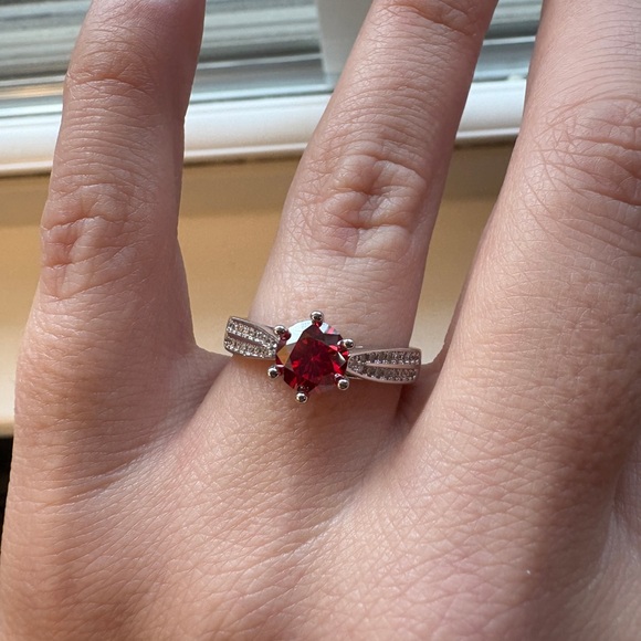 NWT Elegant Silver and Red Moissanite Gemstone Ring - Picture 3 of 7